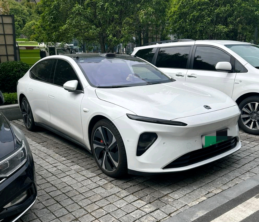 尊龙凯时ET7，逾越疾驰E300之选